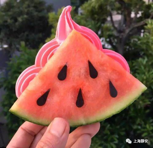 网红摆摊吃瓜,揭秘美食背后的故事  第2张